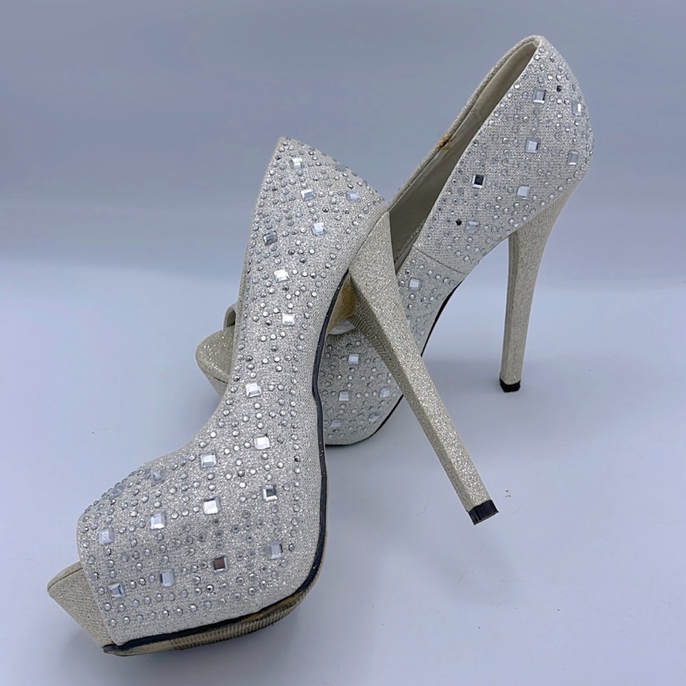 Super cute pair of DbDk fashion Heels.